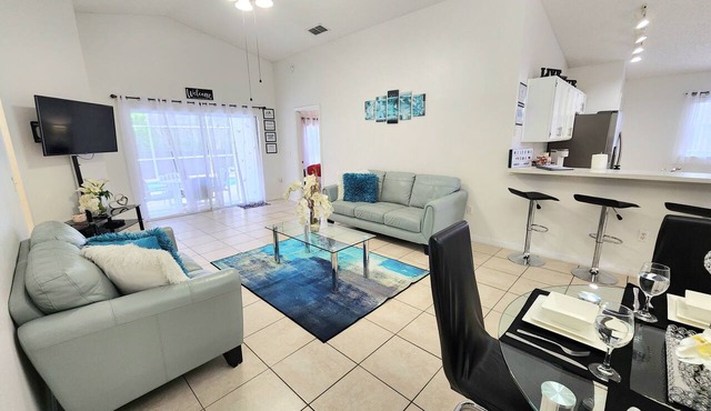 Spacious 5-Bedroom Pool Home Near Disney - Private Pool - Game Room in Clermont