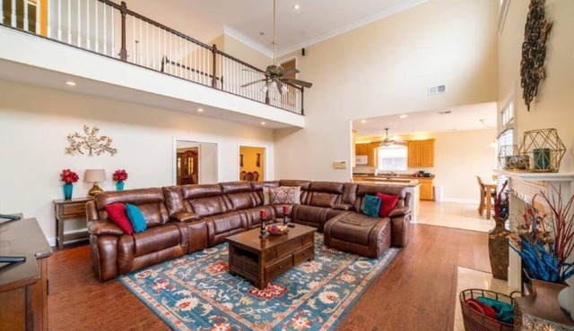 Spacious, 6 Bd/4BA Home, Sleeps 12, Near New Orleans Airport