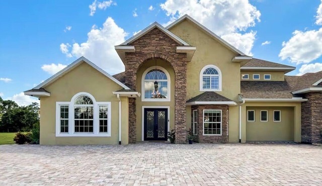 Spacious 6-bedroom 7-bath house in beautiful Sebring