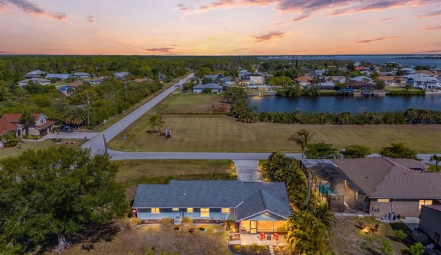 Spacious coastal Pet friendly home close to beaches and shopping.