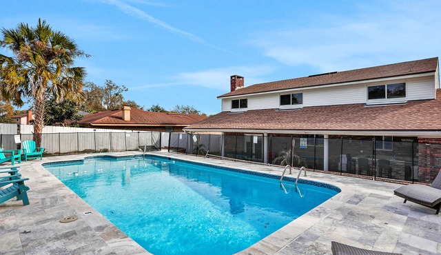 Spacious home with pool, game room, wet bar, grill, & covered patio in Jacksonville