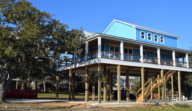 Spacious NEW 5-bedroom house in Long Beach steps from white sandy beach