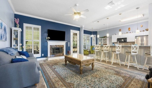 Spacious & Private Getaway in Green Cove Springs!