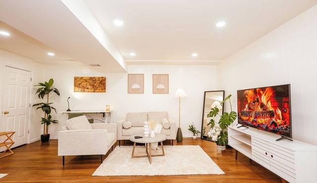 Spacious Private Floor - 2 Suites - Near Parks & Easy DC Access in Silver Spring