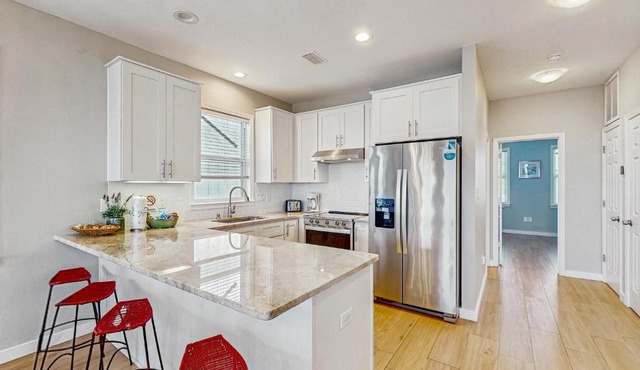 Spacious Seabreeze Trail home with gulf views & shared pool - short walk to beach in Seacrest