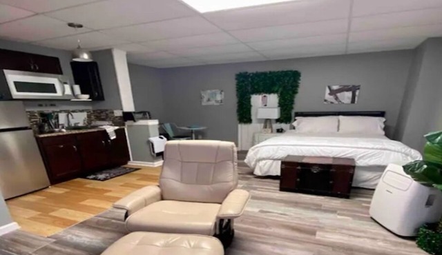 Spacious Studio Gem! North of Atlanta Basement Apartment Free Wi-Fi in Lilburn