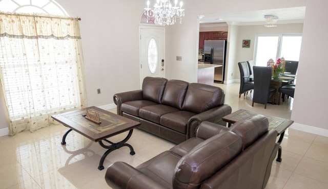 Spacious Tampa Home Central Location Sleeps 6