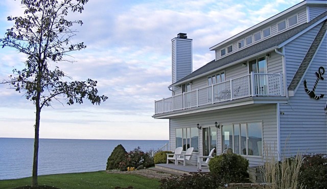 Spectacular Beach House Near Cedar Point in Mitiwanga Beach in Huron