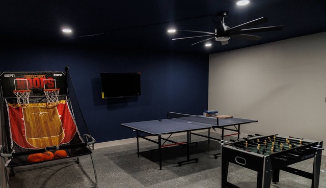 Spectacular spacious home! Pool+Game room in Lauderhill