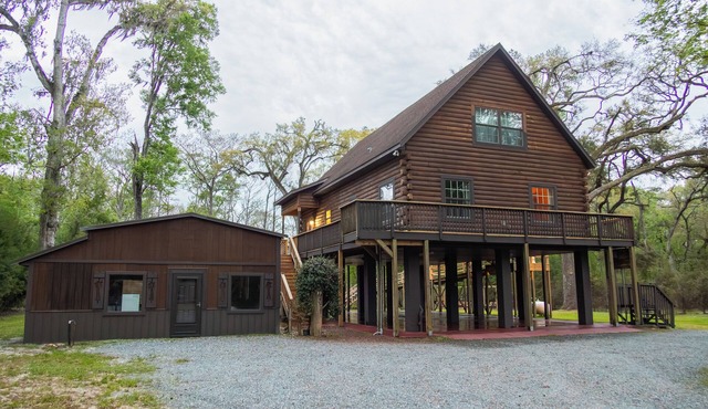 Springside Manor: Ichetucknee Riverfront 3450sqft-Sleeps 16 with bunkhouse addon