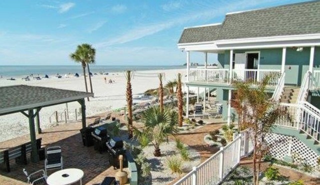 St Pete's Beach - 2 BR 2 Bath - Amazing Beach!