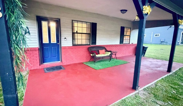 Stay Together, Full Property, Friendly Host 2 Private Attached Units A & B