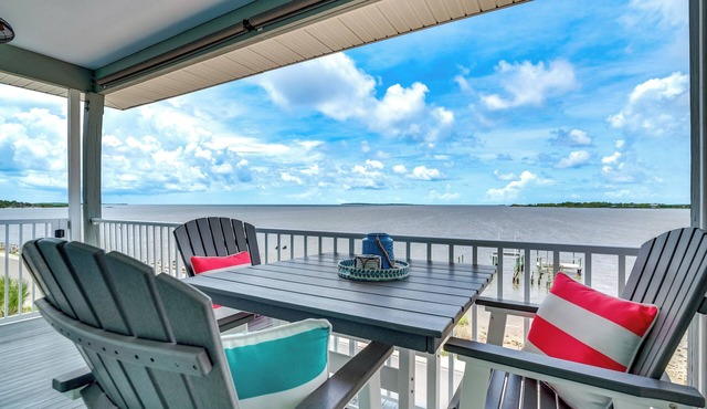 Steps to Beach: Waterfront Cedar Key Home!