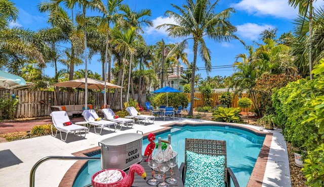 Steps to Beach | Pool + Walk to Dining & Shopping