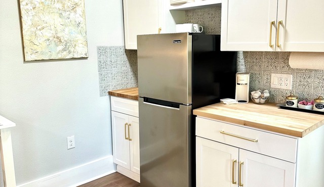 STUDIO APARTMENT BLOCKS FROM DOWNTOWN-NEWLY RENOVATED in Bay St. Louis