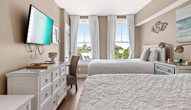 Studio in the Heart of the Village of Baytowne Wharf! in Miramar Beach