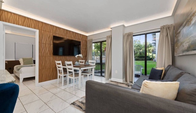 Studio Near Universal | Lake View | Pool & Gym