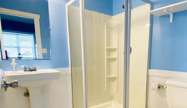 Studio unit with kitchenette in Monticello