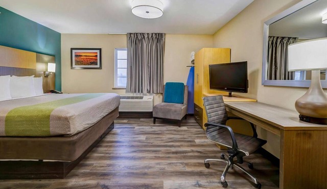 Studio w/Kitchenette | Near Nerman Museum of Contemporary Art - 2.9 miles in Johnson County