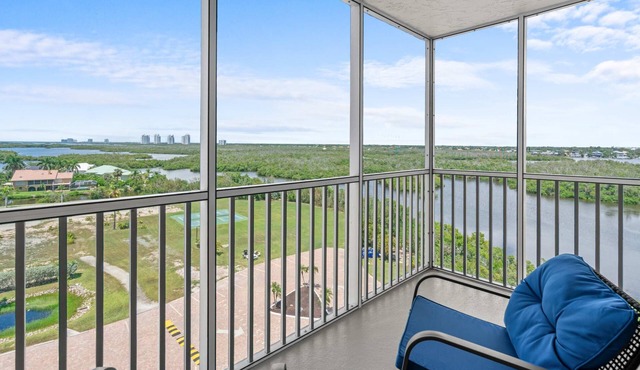 Stunning Bay Views Steps From The Ocean 5903
