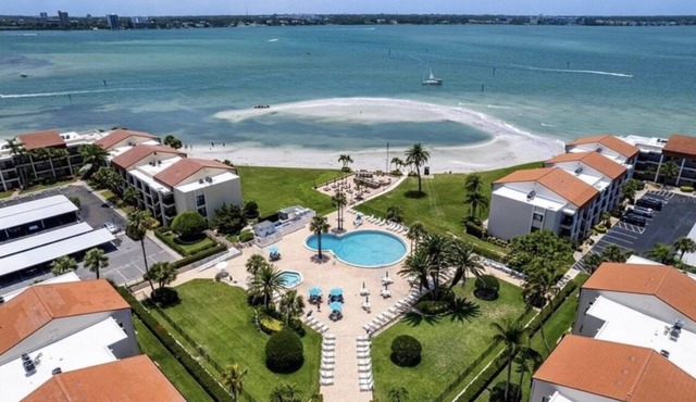 Stunning Condo on Clearwater Beach w/Beautiful Gulf Views & Direct Beach Access