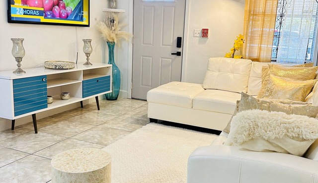Stylish 2BR 2BTH ideal World Cup host 5 mins from Hard Rock Stadium & beaches.
