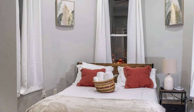 Stylish DC Condo w/Balcony, Steps to Metro in Washington