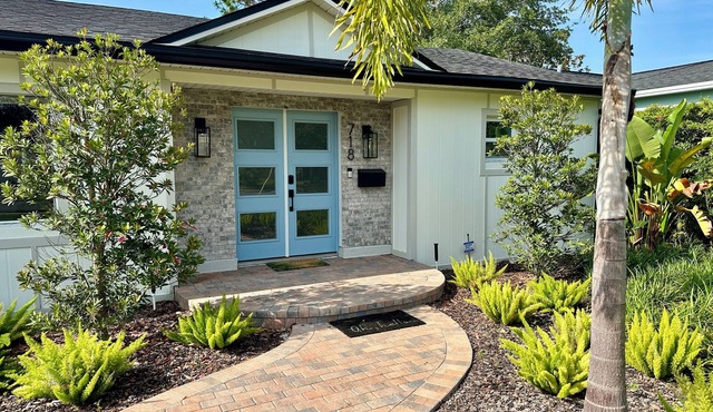 Stylish Private Suite in College Park, Walk to Shops & Dining