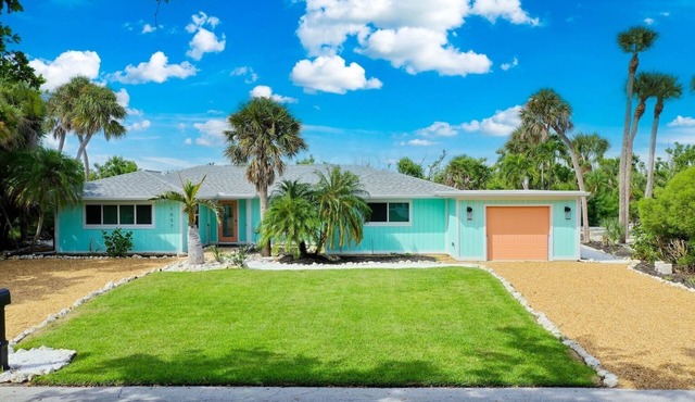 Sugarfish: 3 BR/3BA Perfect Near Beach Getaway!
