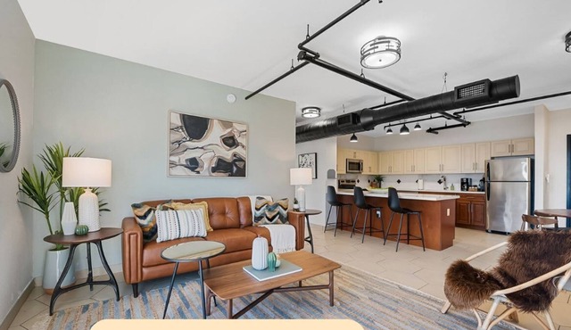 Suite 401: 2 Bed/2 Bath, Heated Pool, Gym, Dock