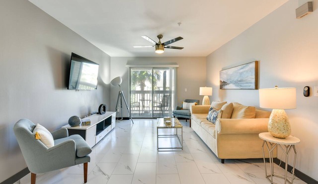 Summer Getaway: Destin Condo by Golf & Dining