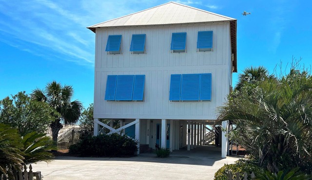 Summer Lovin' by GSVR | Stunning Beachfront Escape w/Splash Pool & Fireplace + FREE Activities/Golf