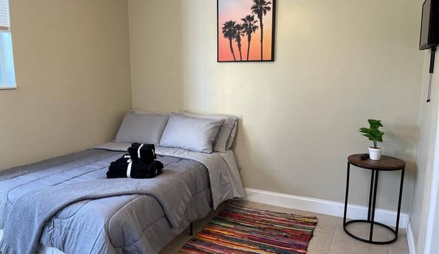 Summer Special:Experience downtown charm 10 min drive to Las Olas