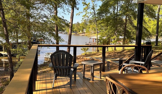 Summertime is calling Lake Sinclair rental with dock and Kayaks sleeps 6-7! in Sparta