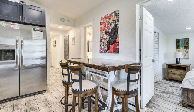 Sun-Drenched Sanctuary Near Las Olas & Beaches!