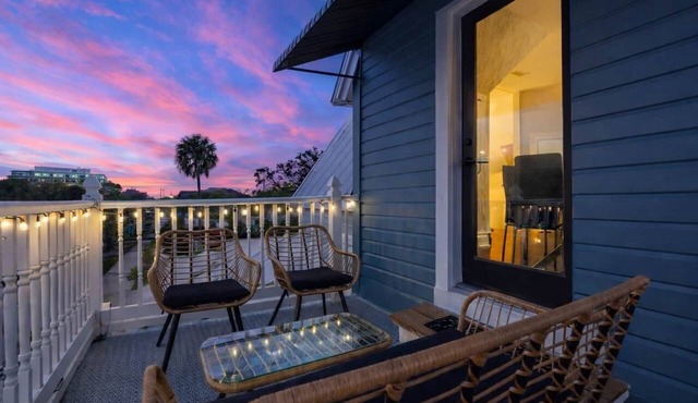 Sunlit Sanctuary | Walk to Bayshore | Hyde Park | 1mi to TGH