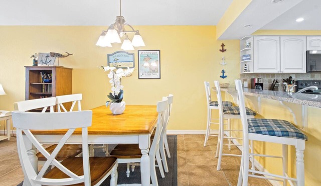 Sunny Cocoa Beach Condo W/Steps To Pool & Beach Access 🌴