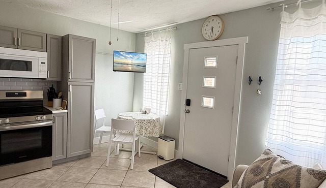 Sunny Corner Villa | King Bed | Pool&Beach Access