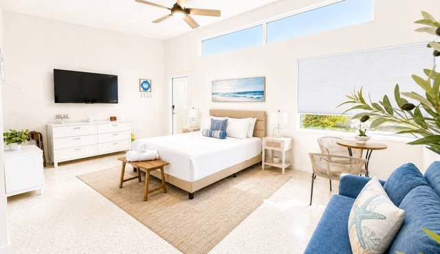 Sunny Lido Studio - Modern Touches in Sarasota
