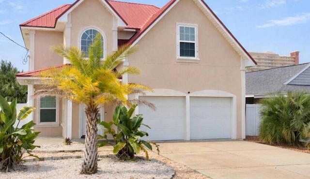 Sunset Escape - Walk to Beach, Pet-Friendly, Near Pier Park & 30A - Free Golf!