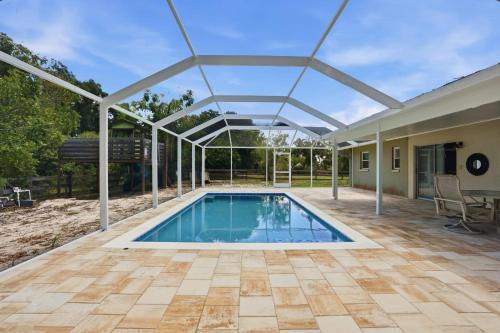 Super Private Home With Great Outdoor Space