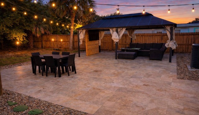 Surf and nautical vibe retreat house minutes from beach and endless attractions.