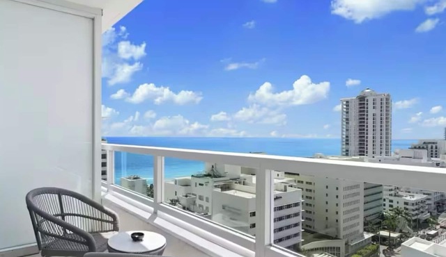 Terrace JR Suite Oceanfront Resort Fontainebleau Tresor Spa Bikes Included