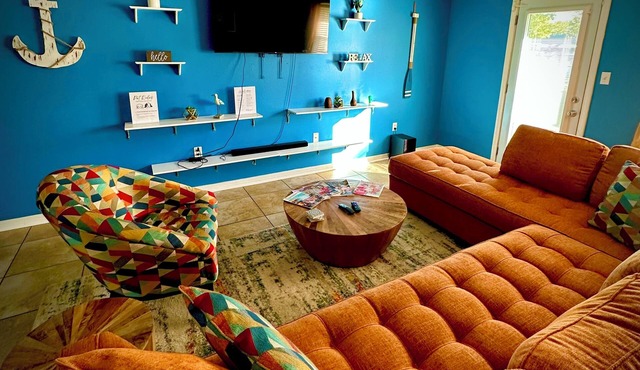 The Beach House-2 miles from beach, ping pong, king bed!