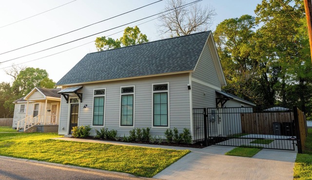 The Blue Heron Haven—your perfect getaway just minutes from the heart of LSU!