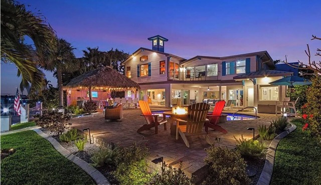 The Boat House · Riverfront · Heated Pool & Spa · Tiki Bar · Sleeps 10
