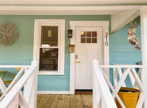 The Cozy Cottage- Close to Everything!