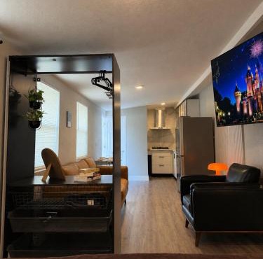 The Ember Suite l Designer Guest House