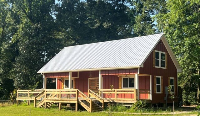 The Firehouse, Charming 3-bedroom-loft cottage in Baker along the Comite River