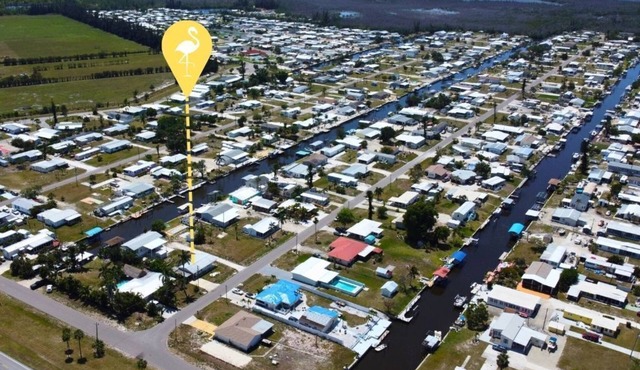 The Golden Flamingo – 2B/1Ba – Pool & Boat Ramp in Flamingo Bay